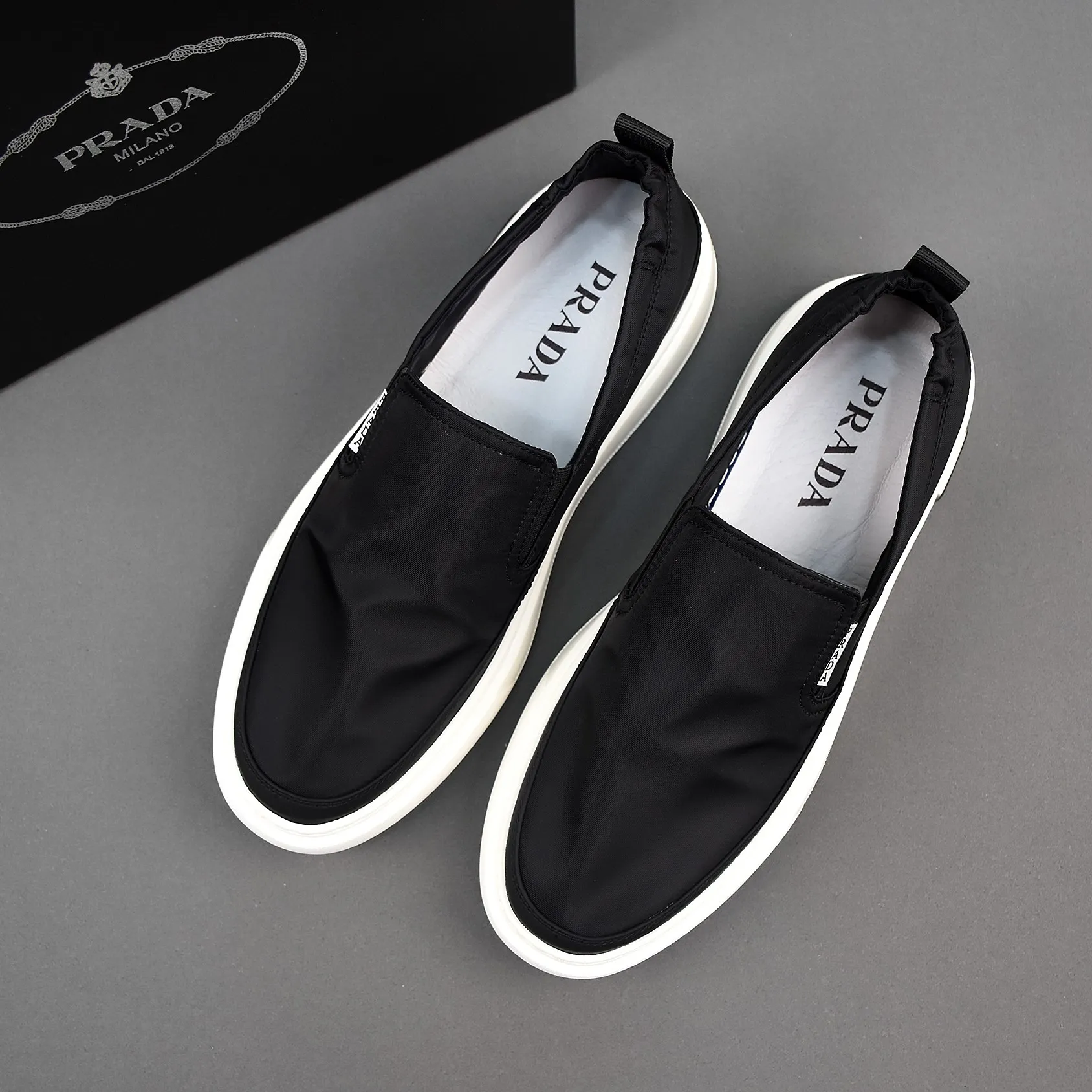 PP380❣️❣️❣️Prada breathable cloth shoes, the upper is made of comfortable and breathable fabric, and the ultra-light soft foam outsole. Men's size 39-44.